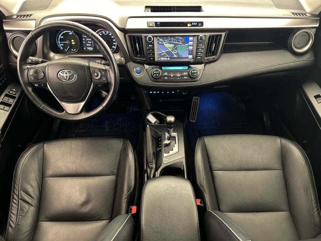 Toyota RAV4 2016 Ruskea (beige)