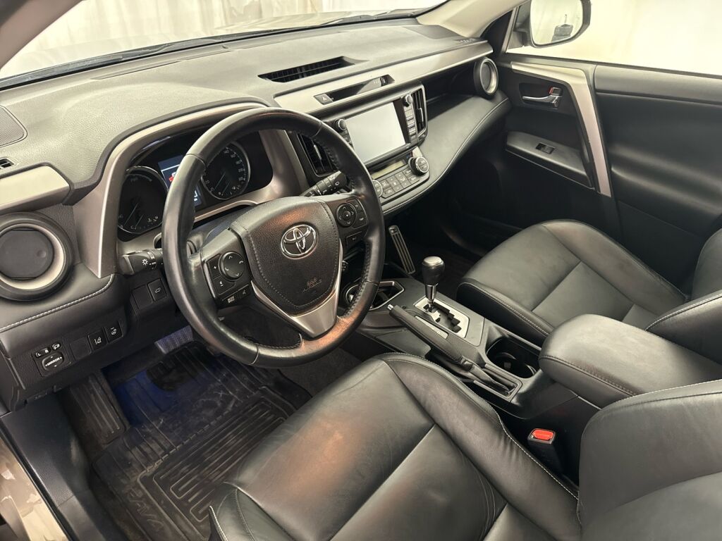 Toyota RAV4 2016 Ruskea (beige)