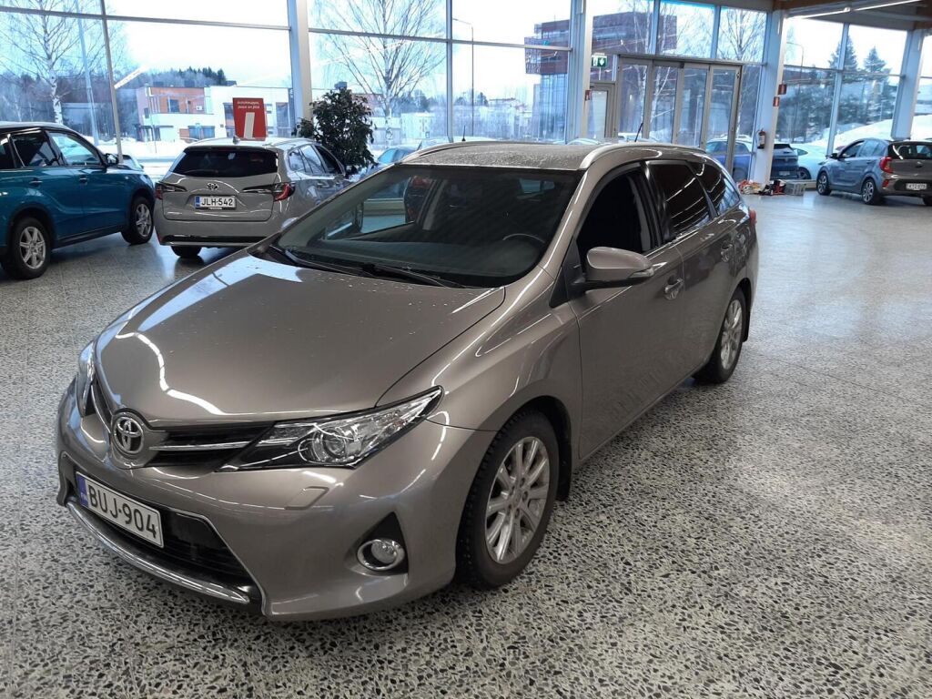 Toyota Auris 2015 Ruskea (beige)