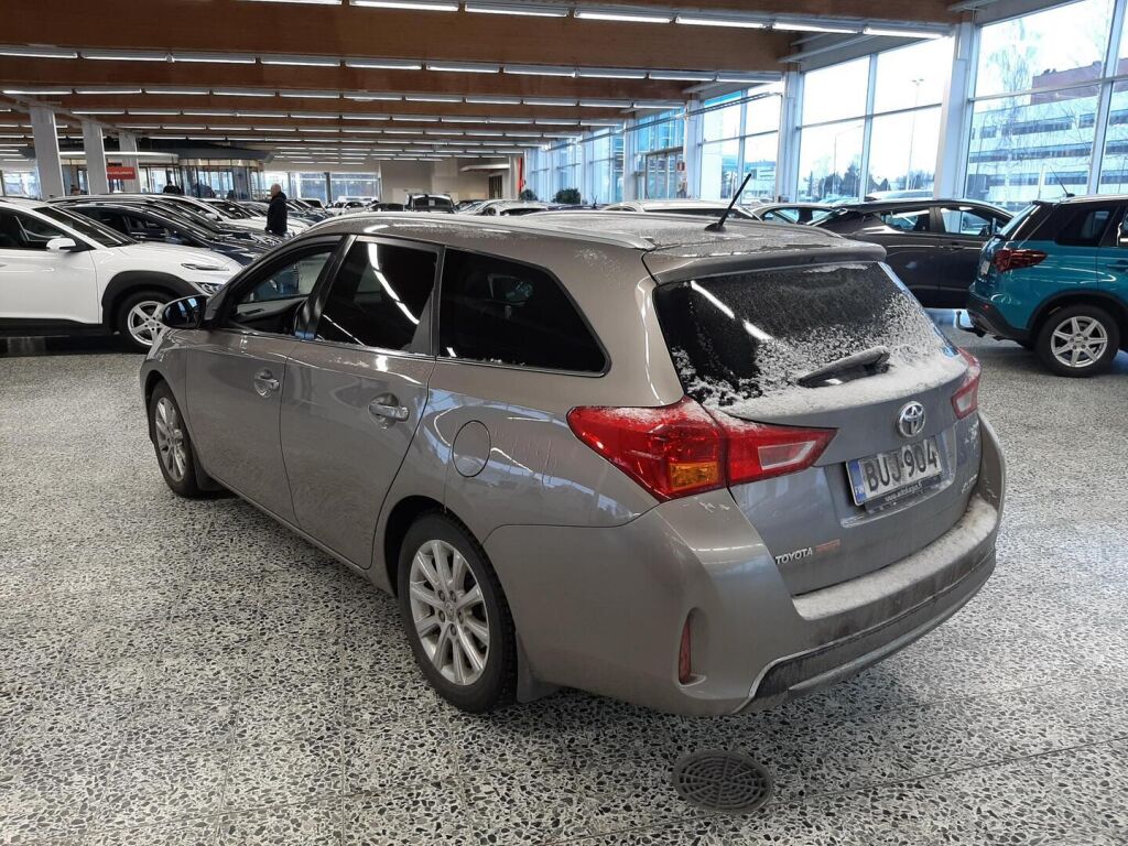 Toyota Auris 2015 Ruskea (beige)