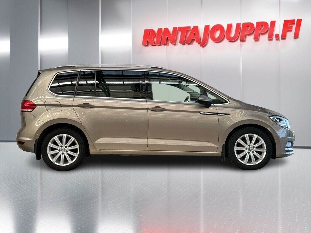 Volkswagen Touran 2017 Ruskea (beige)