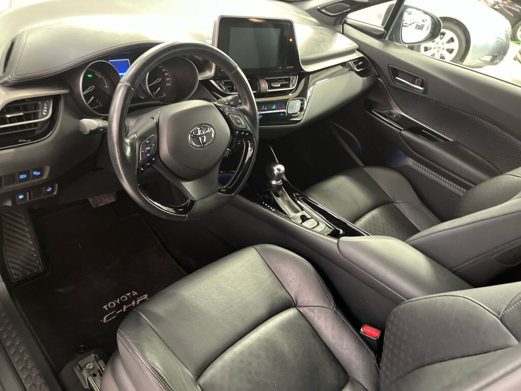 Toyota C-HR 2018 Harmaa