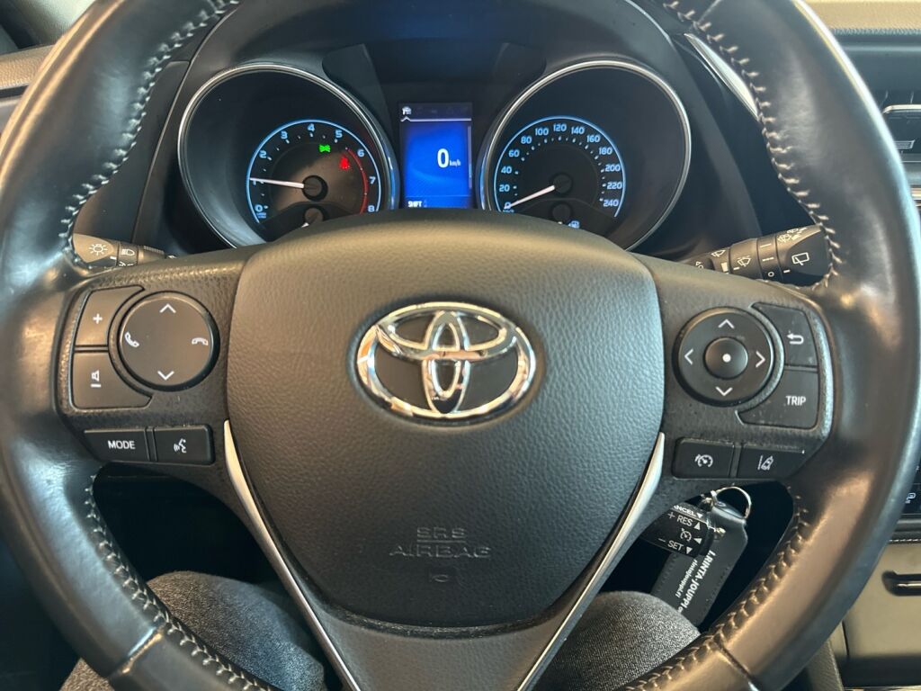 Toyota Auris 2018 Punainen