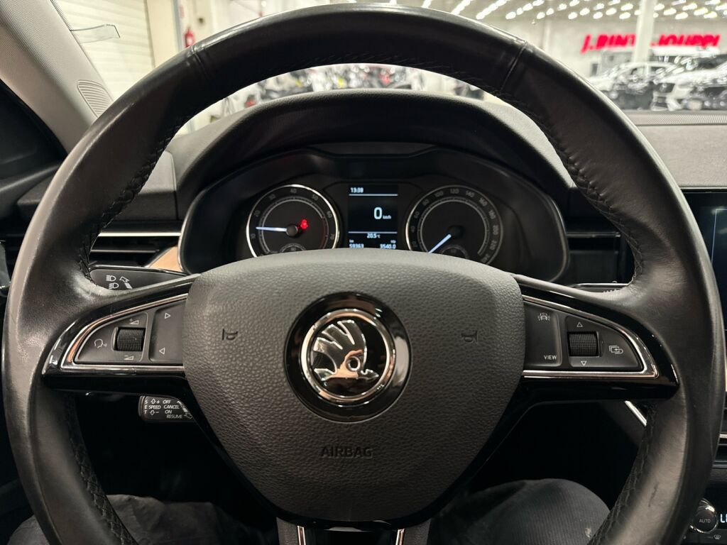 Skoda Scala 2019 Valkoinen