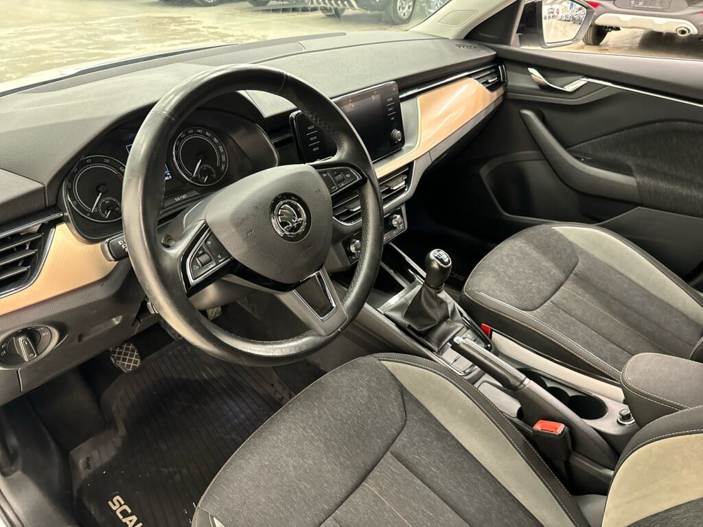 Skoda Scala 2019 Valkoinen