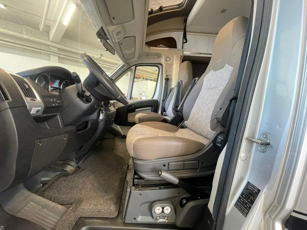 Adria Matrix Supreme 670 SLT 2019 Harmaa