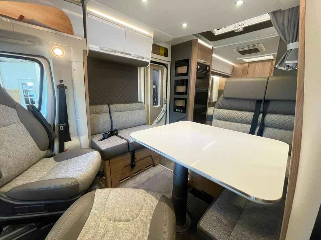 Adria Matrix Supreme 670 SLT 2019 Harmaa