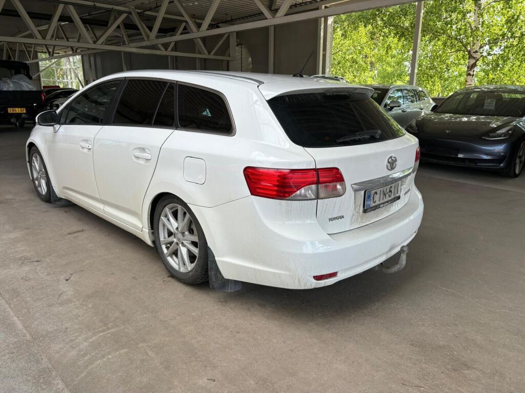 Toyota Avensis 2012 Valkoinen