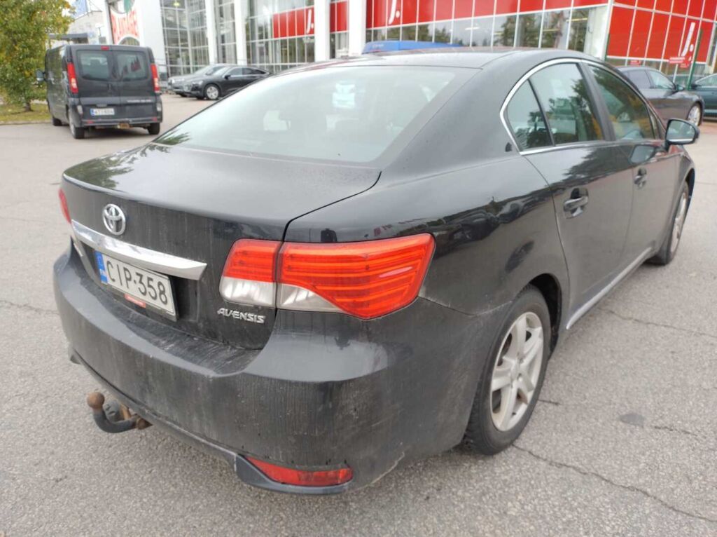 Toyota Avensis 2012 Musta