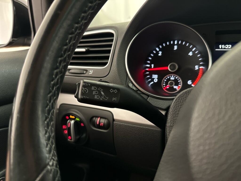 Volkswagen Golf 2013 Musta