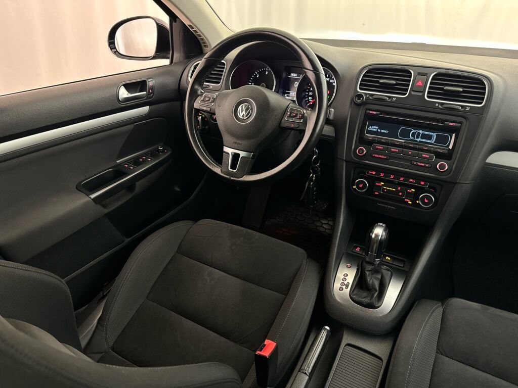 Volkswagen Golf 2013 Musta