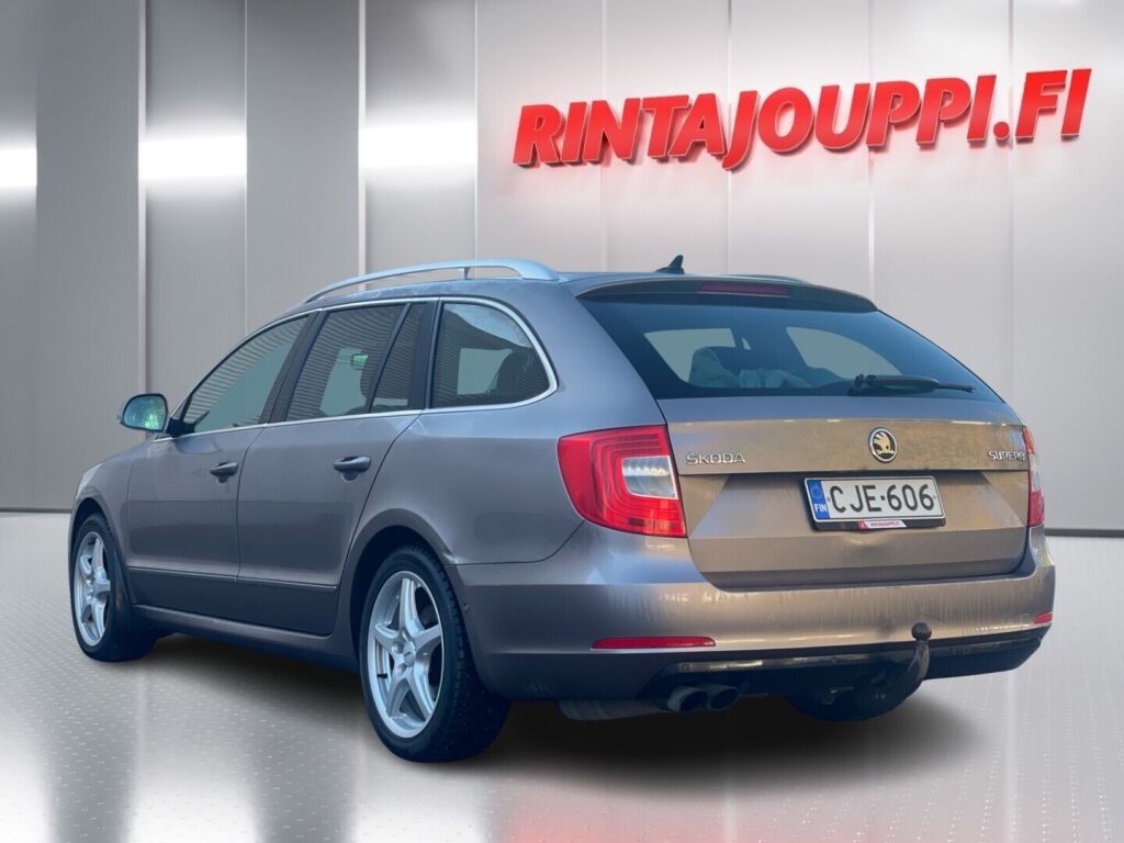 Skoda Superb 2013 Ruskea (beige)