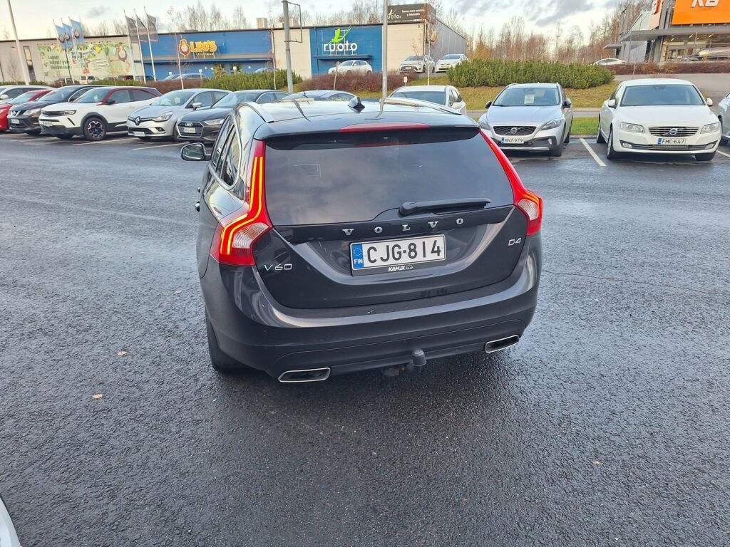 Volvo V60 2016 Musta