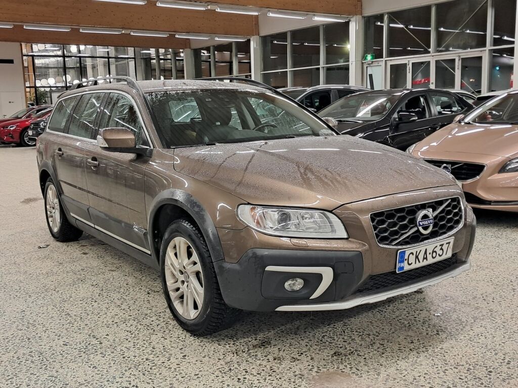 Volvo XC70 2016 Ruskea (beige)