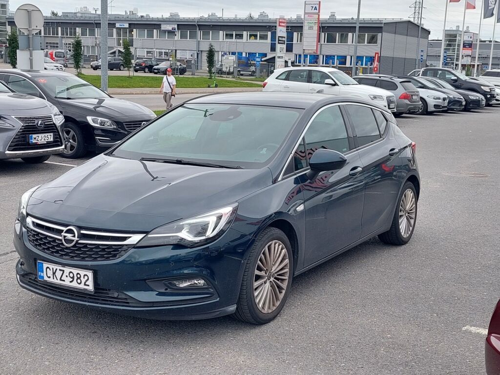 Opel Astra 2018 Vihreä