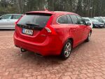 Volvo V60 2018 Punainen