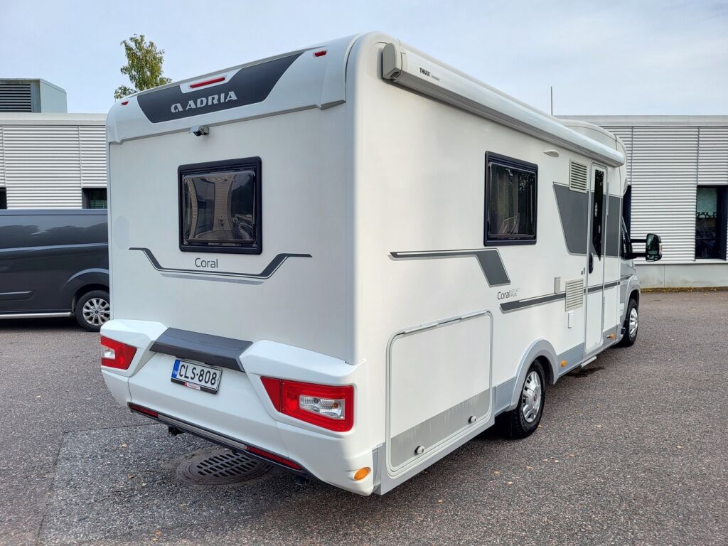 Adria Coral Plus 670 SLT 2018 Valkoinen