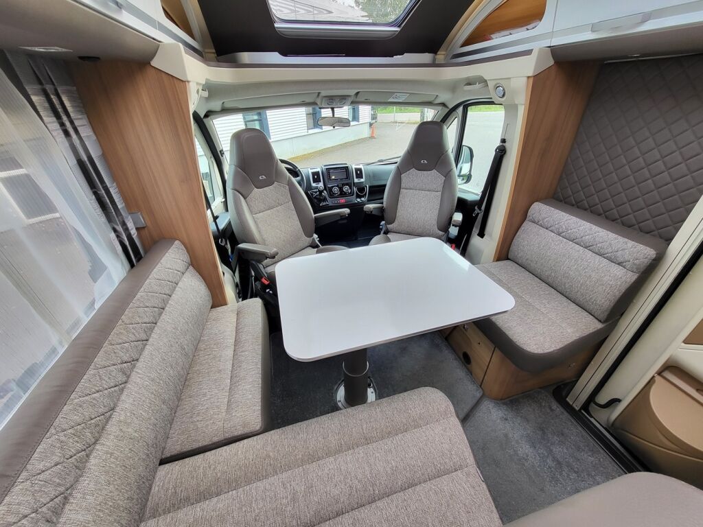 Adria Coral Plus 670 SLT 2018 Valkoinen