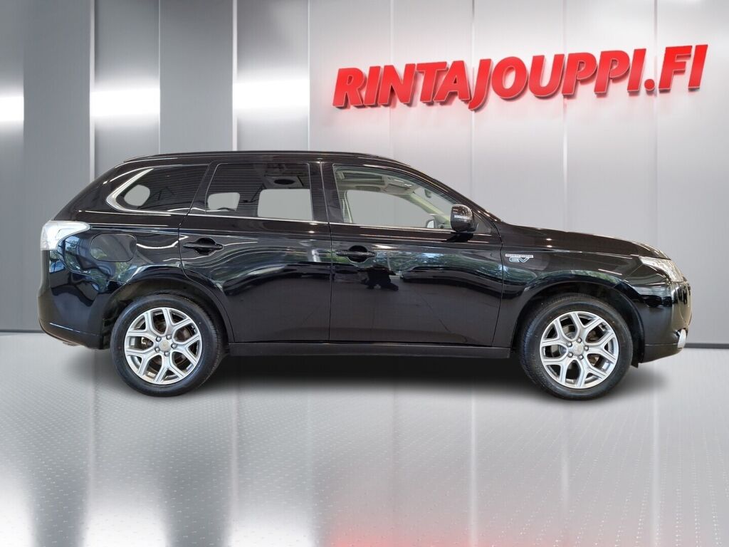 Mitsubishi Outlander PHEV 2013 Musta