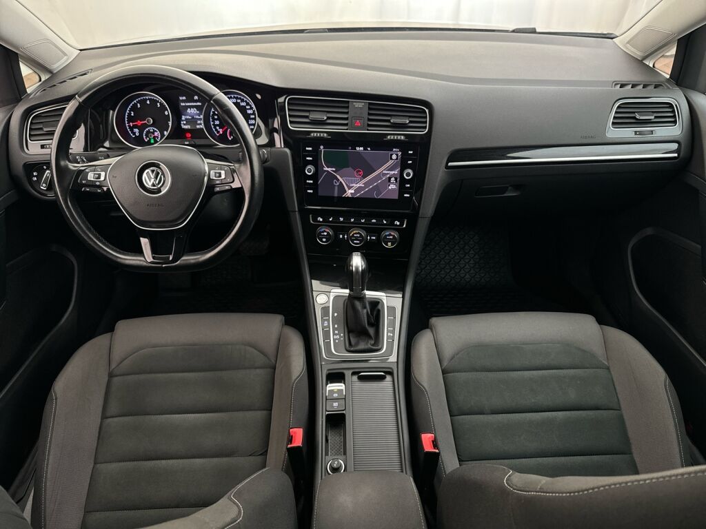 Volkswagen Golf 2019 Musta