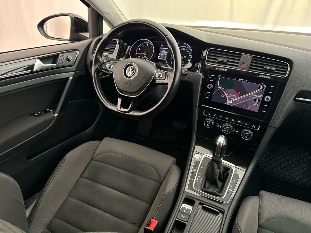 Volkswagen Golf 2019 Musta