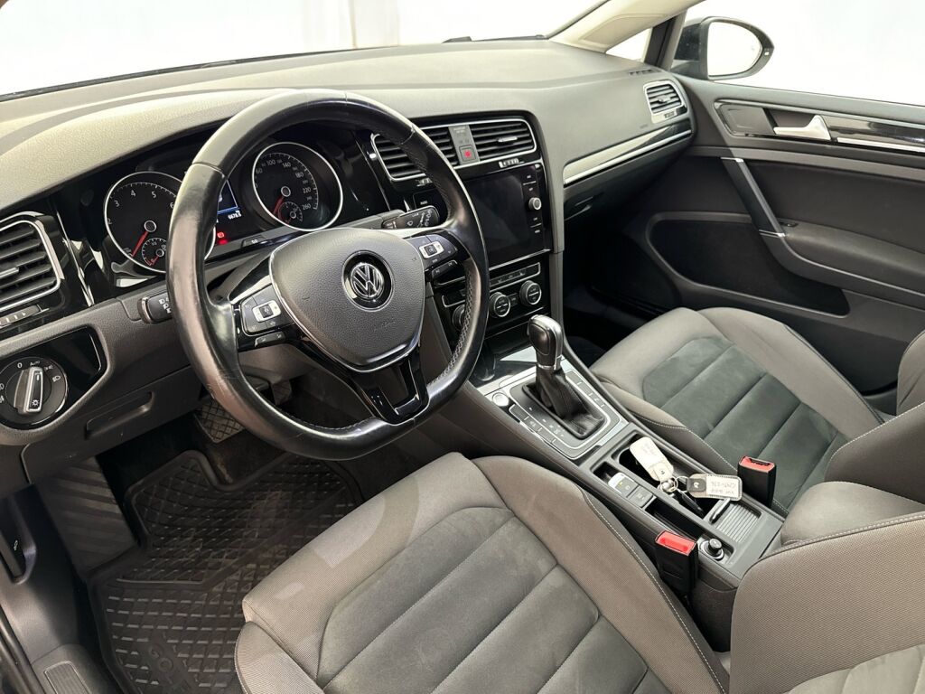 Volkswagen Golf 2019 Musta