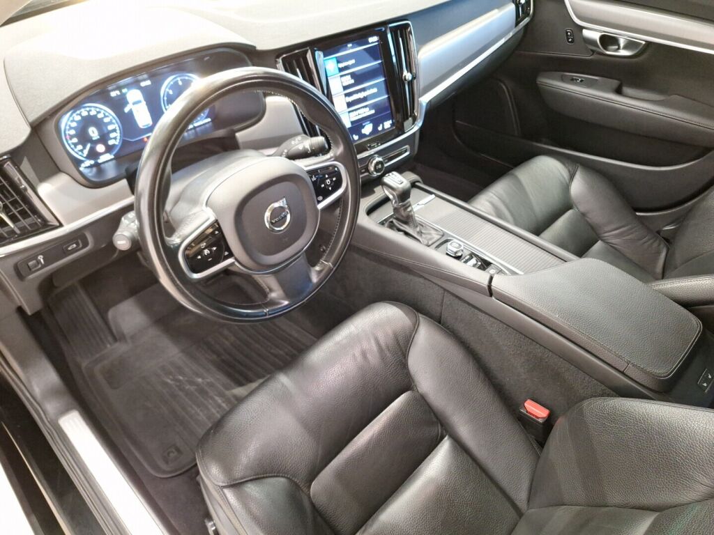 Volvo V90 2019 Musta