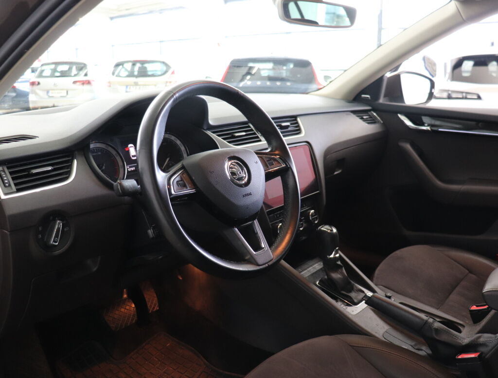 Skoda Octavia 2019 Ruskea (beige)