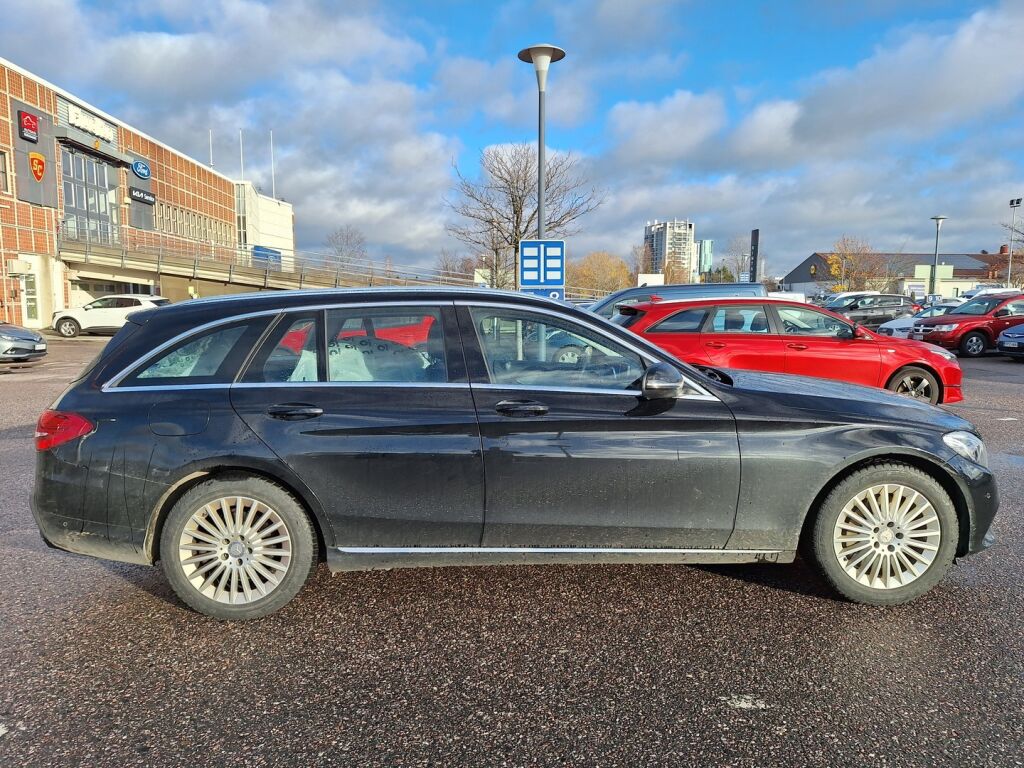 Mercedes-Benz C 2015 Musta