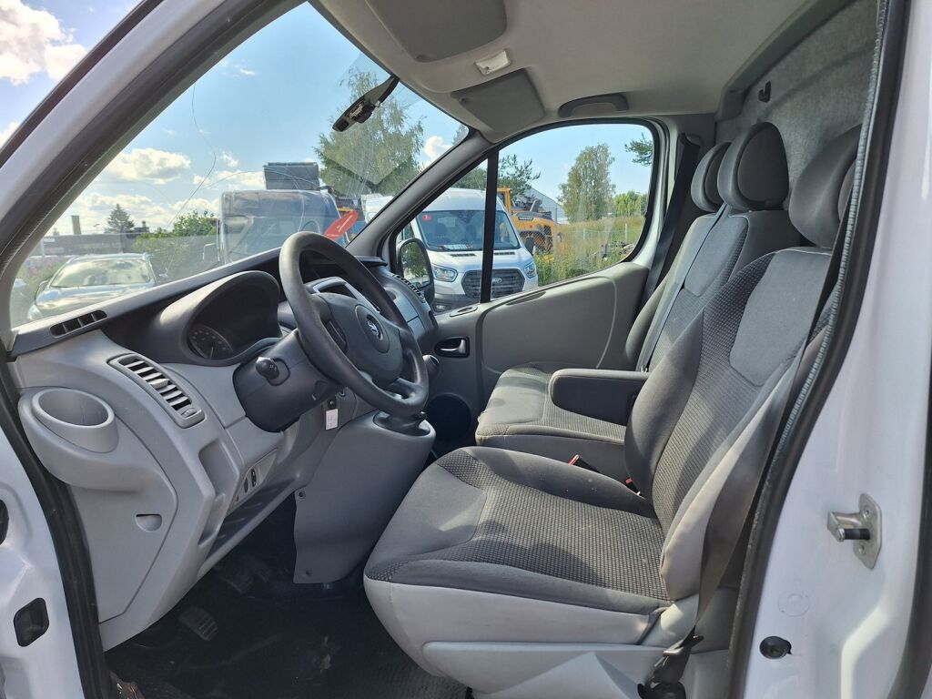 Opel Vivaro 2013 Valkoinen