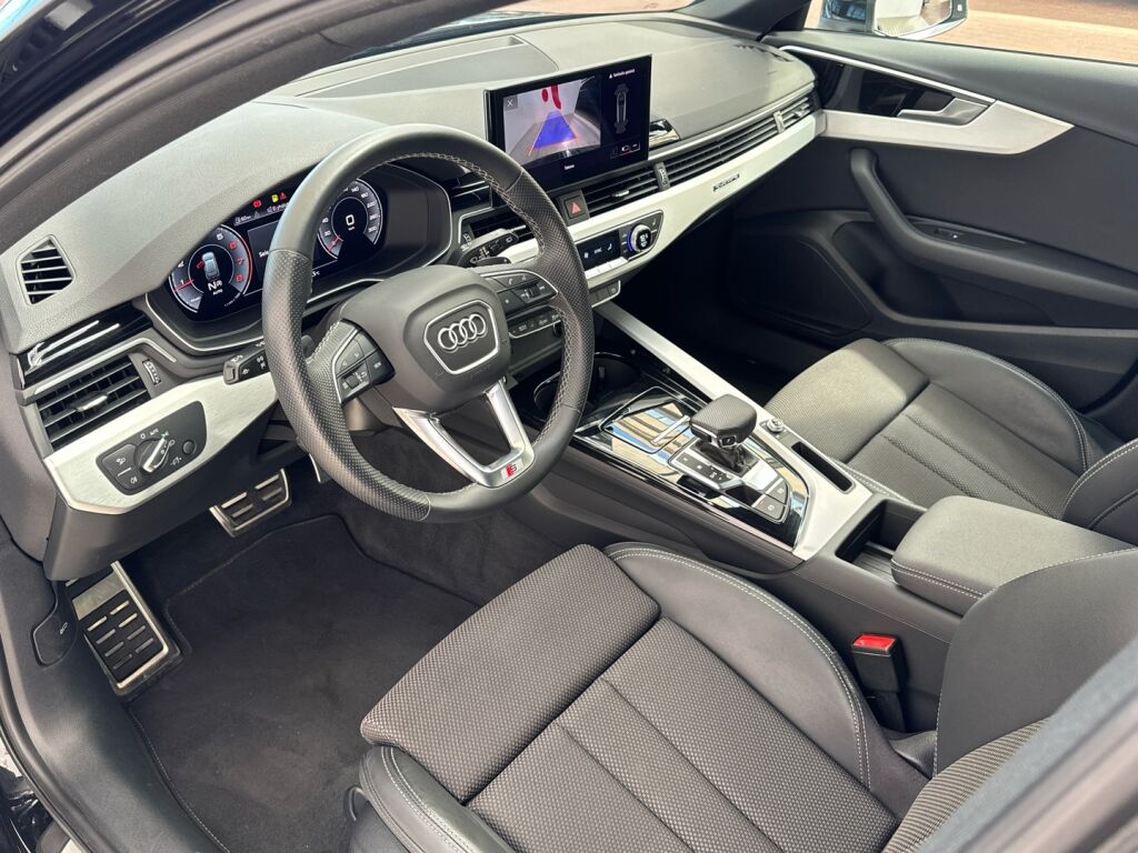 Audi A4 2021 Musta