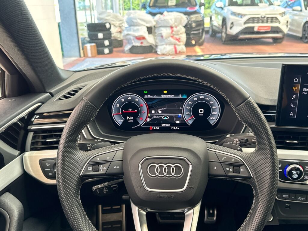 Audi A4 2021 Musta