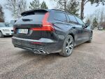 Volvo V60 2021 Musta