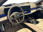 BMW i5 2024 Punainen