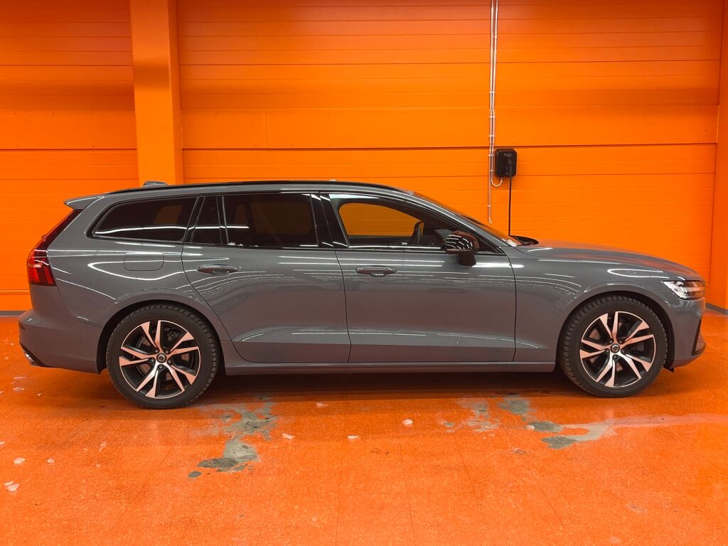 Volvo V60 2021 Sininen