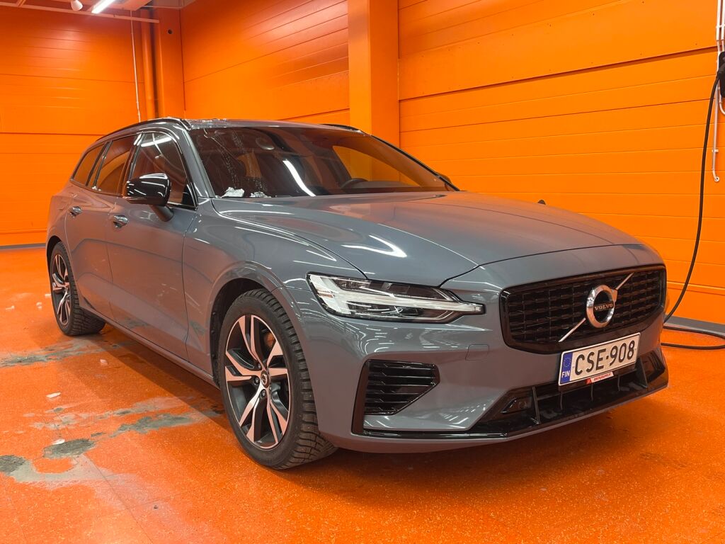 Volvo V60 2021 Sininen