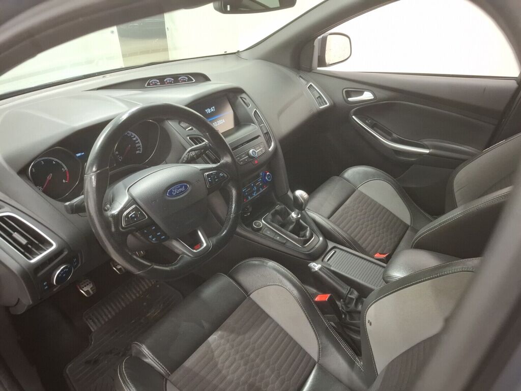 Ford Focus 2015 Harmaa