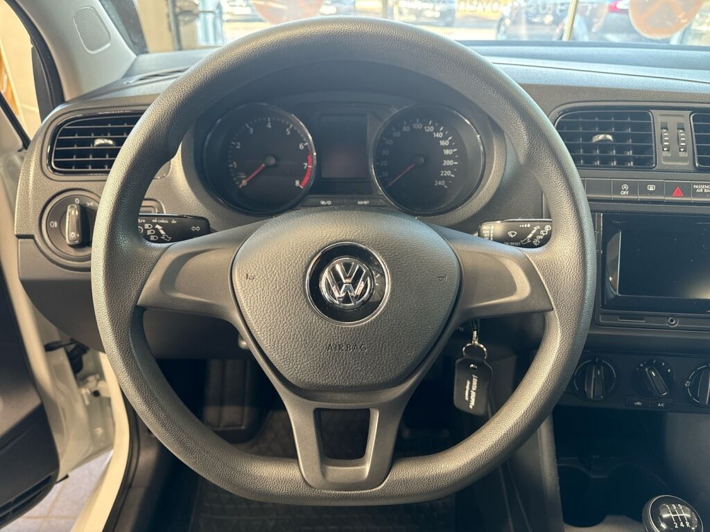 Volkswagen Polo 2015 Valkoinen