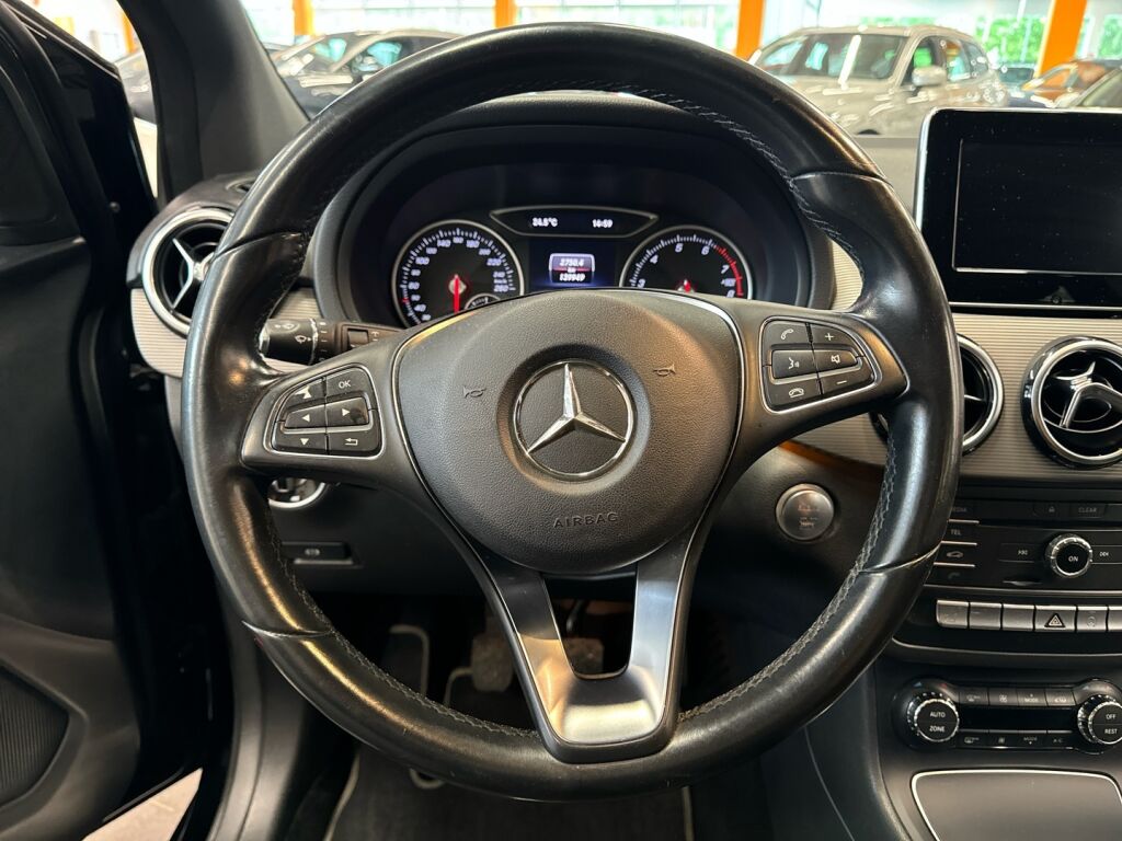 Mercedes-Benz B 2015 Musta