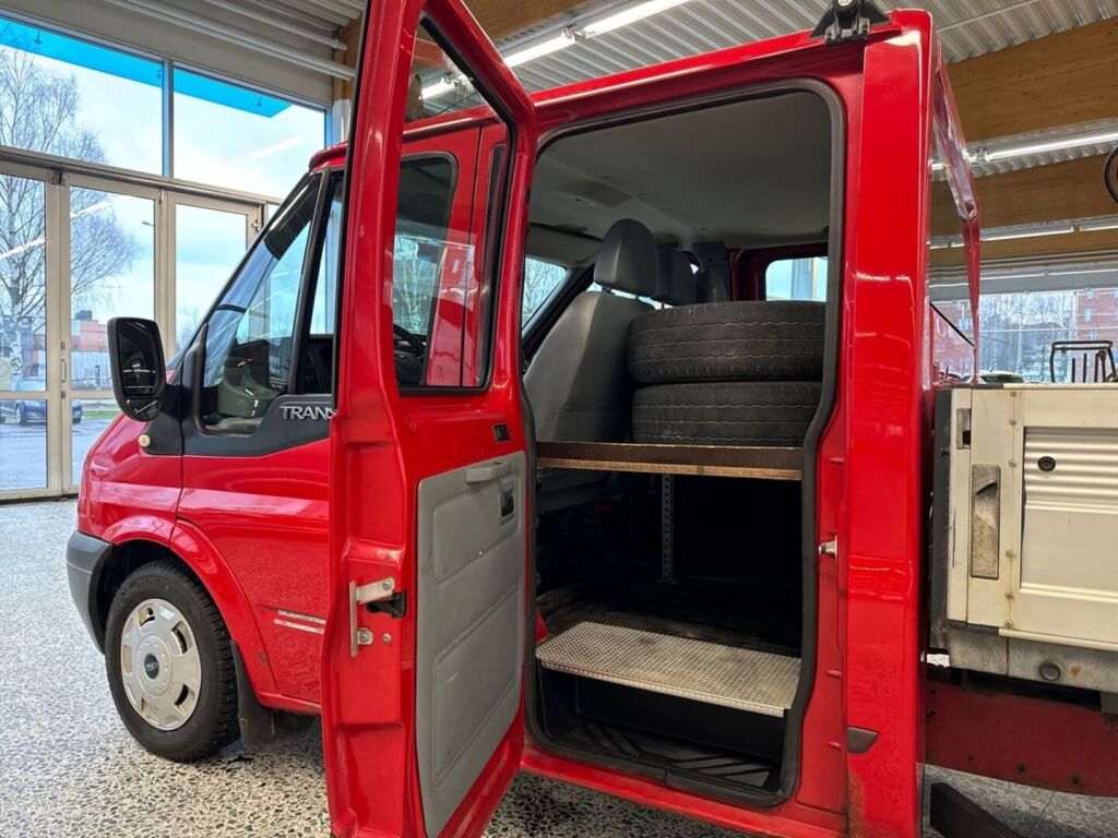 Ford Transit 2009 Punainen