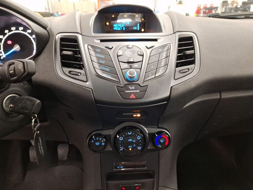 Ford Fiesta 2015 Ruskea (beige)