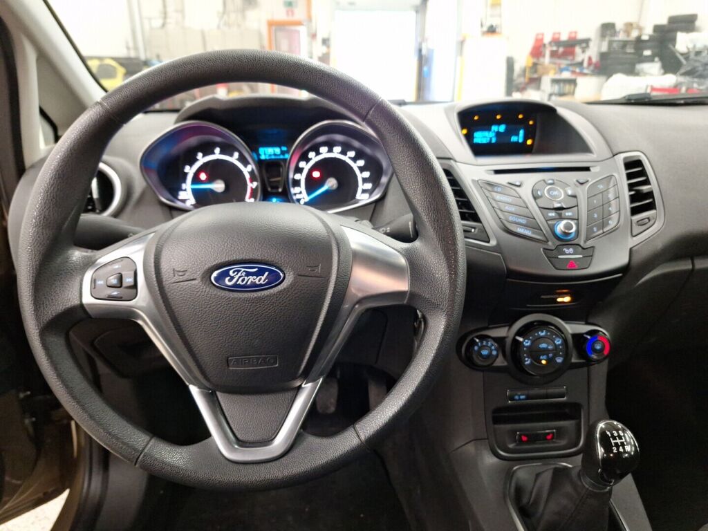 Ford Fiesta 2015 Ruskea (beige)