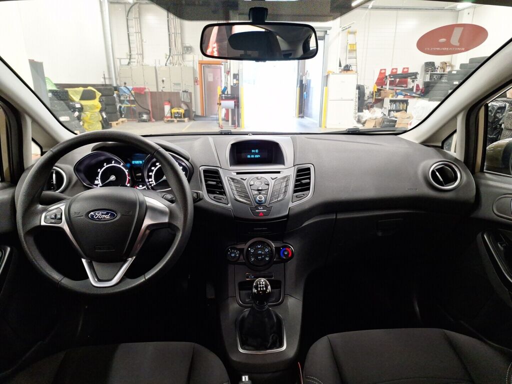 Ford Fiesta 2015 Ruskea (beige)