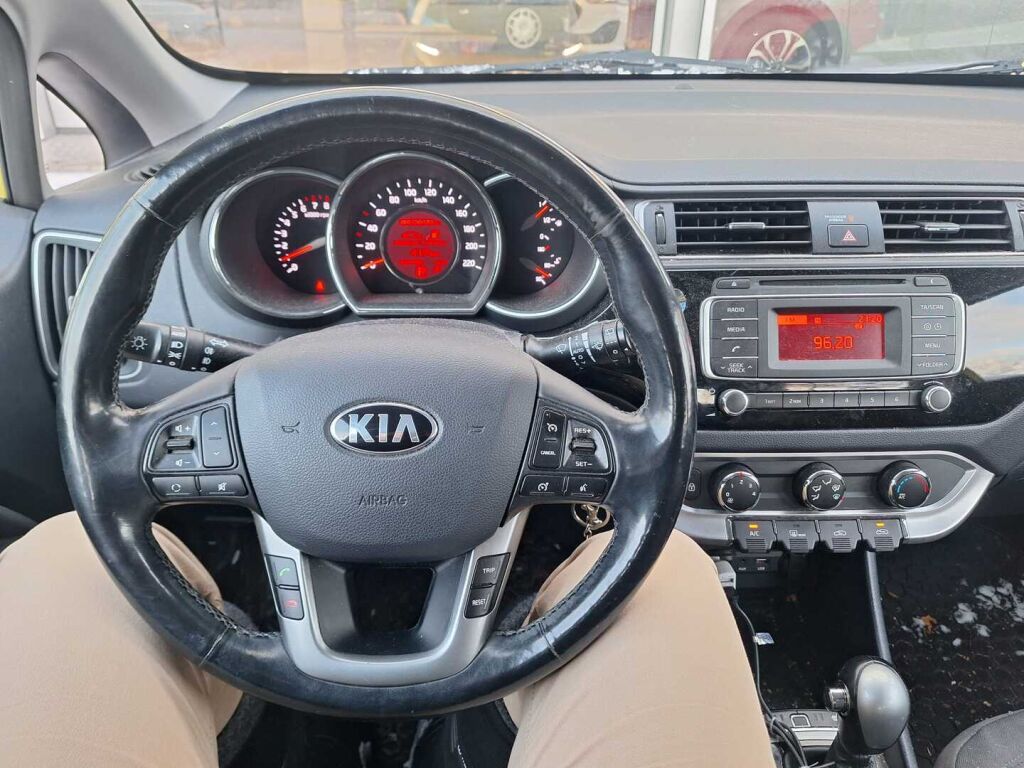 Kia Rio 2015 Keltainen