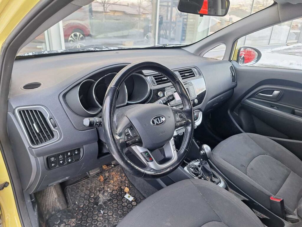 Kia Rio 2015 Keltainen