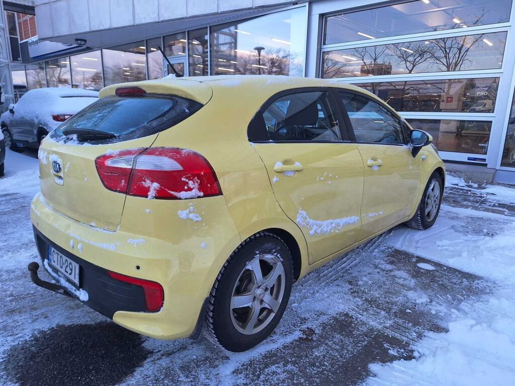 Kia Rio 2015 Keltainen