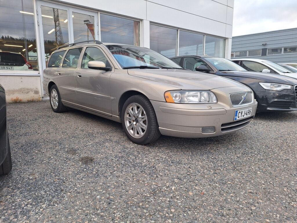 Volvo V70 2005 Ruskea (beige)