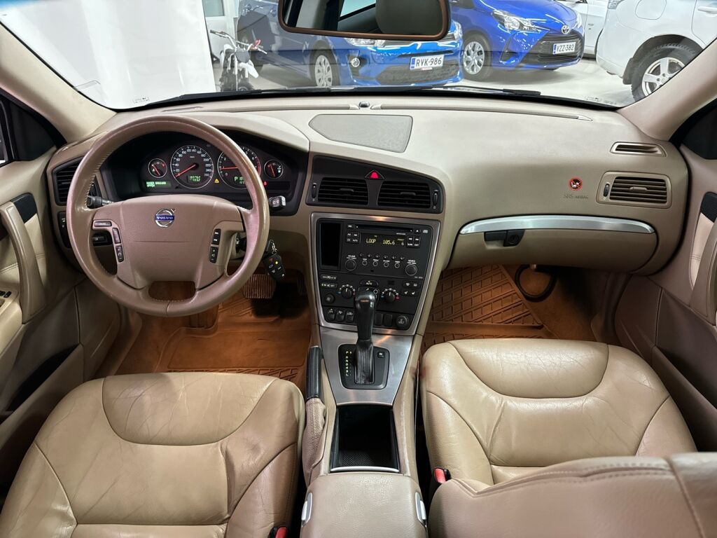 Volvo V70 2005 Ruskea (beige)