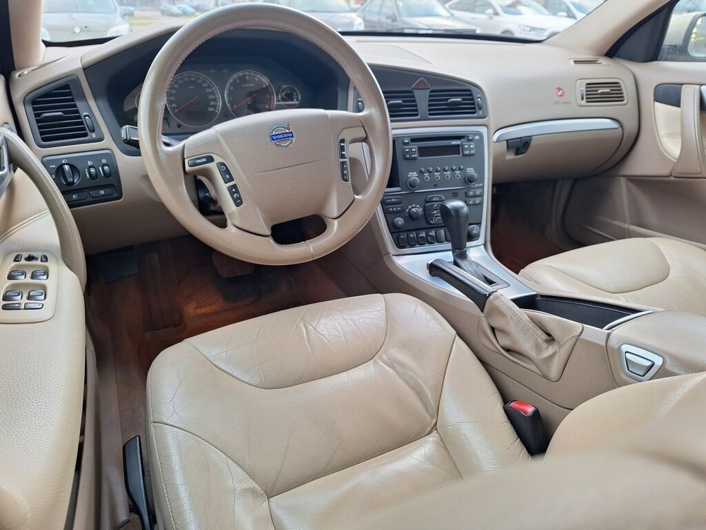 Volvo V70 2005 Ruskea (beige)