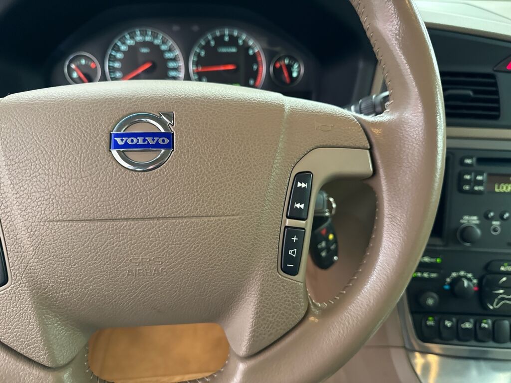 Volvo V70 2005 Ruskea (beige)